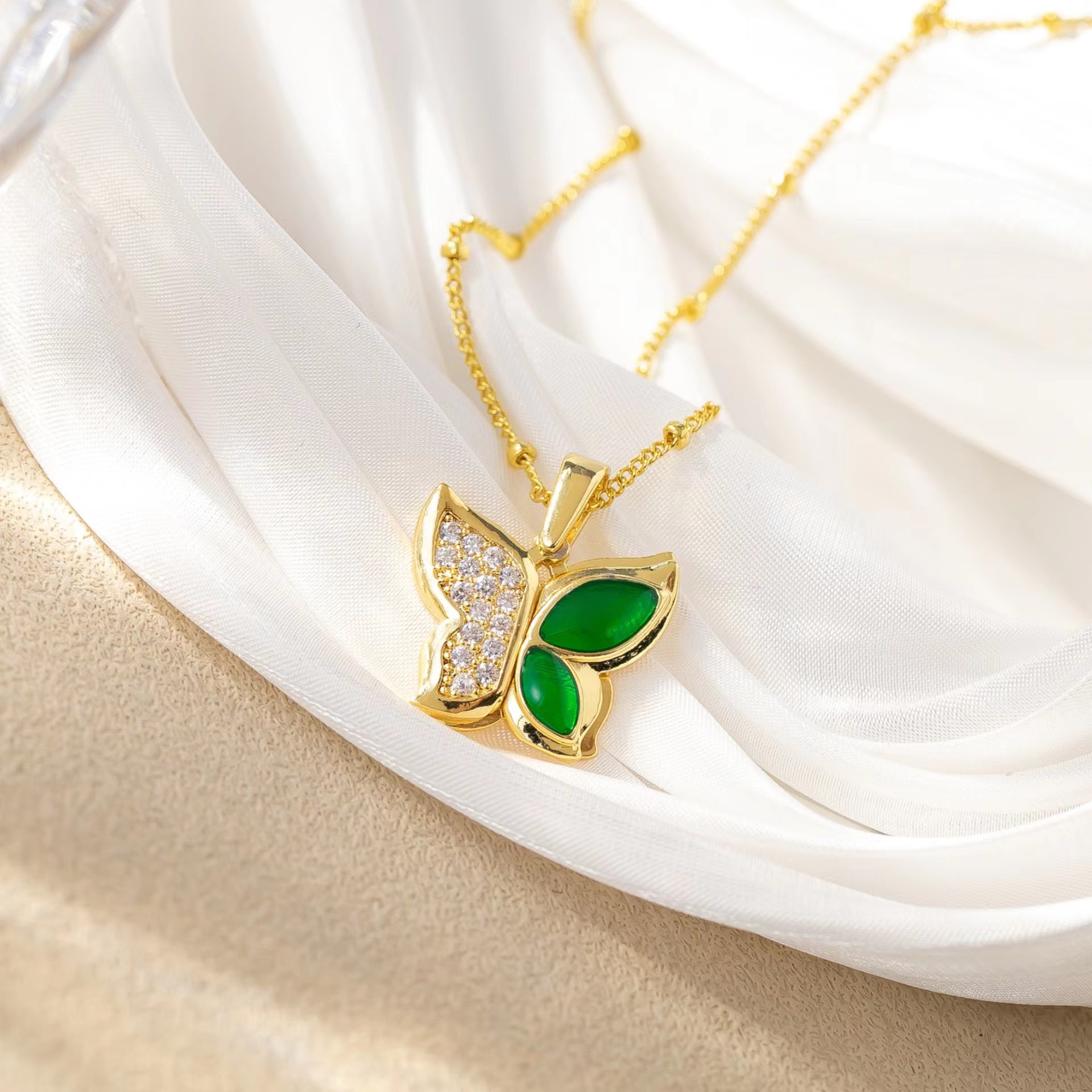 304 Stainless Steel 18K Gold Plated Elegant Simple Style Plating Inlay Four Leaf Clover Butterfly Fish Tail Rhinestones Pendant Necklace