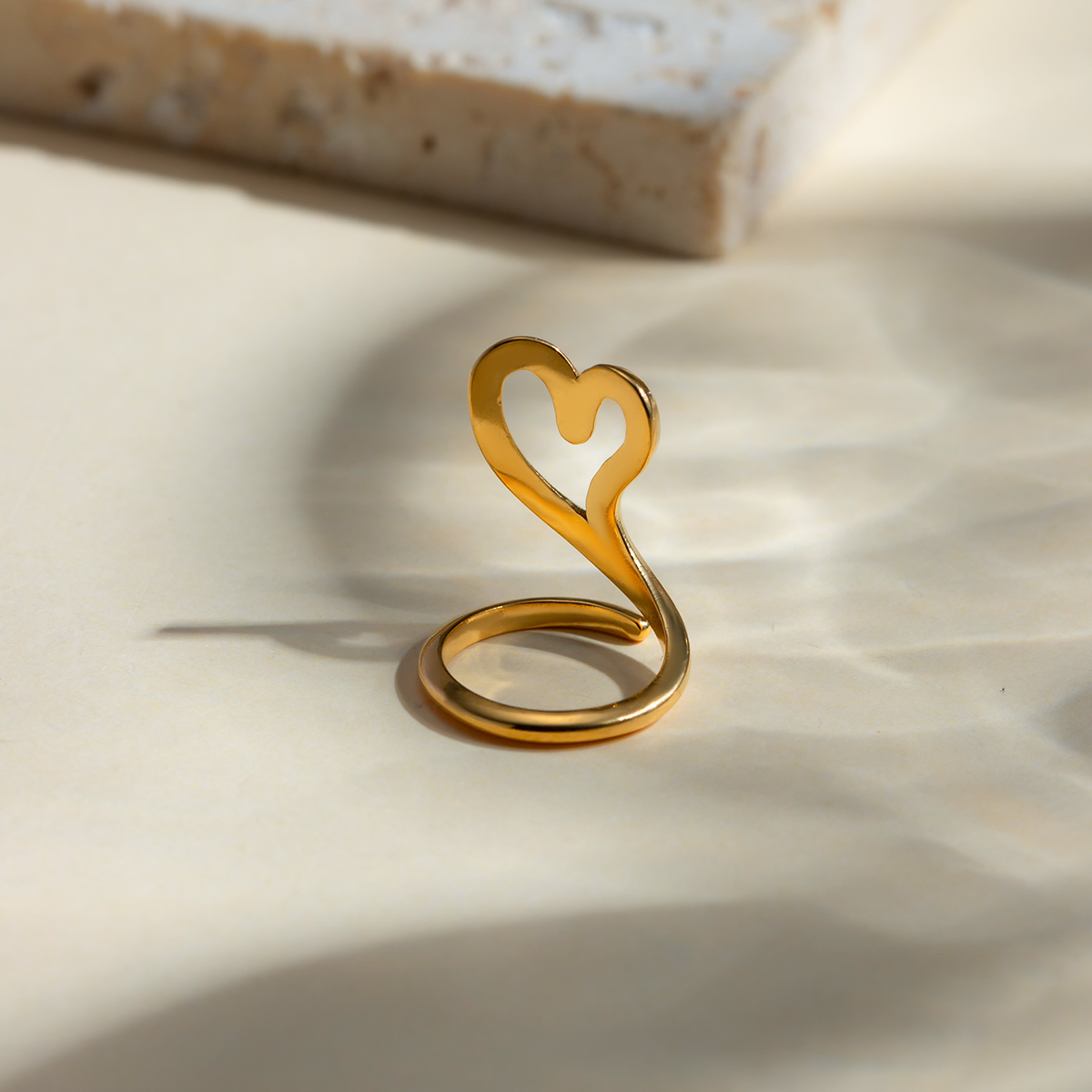 304 Stainless Steel 18K Gold Plated Simple Style Classic Style Hollow Out Heart Shape Rings