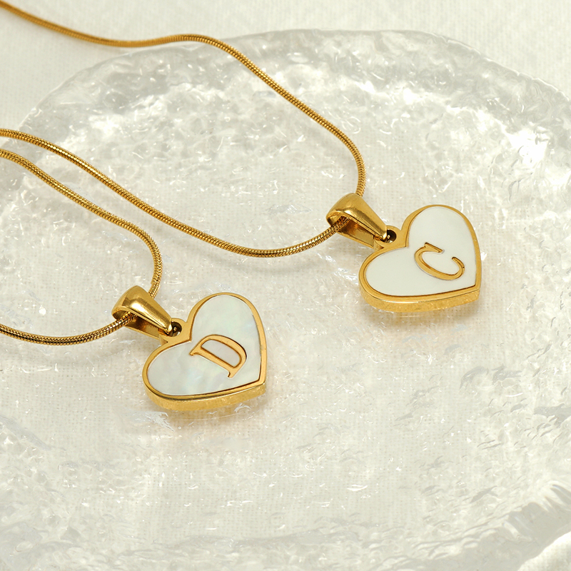 Wholesale Cute Heart Shape Stainless Steel Polishing Plating Inlay 18k Gold Plated Shell Pendant Necklace